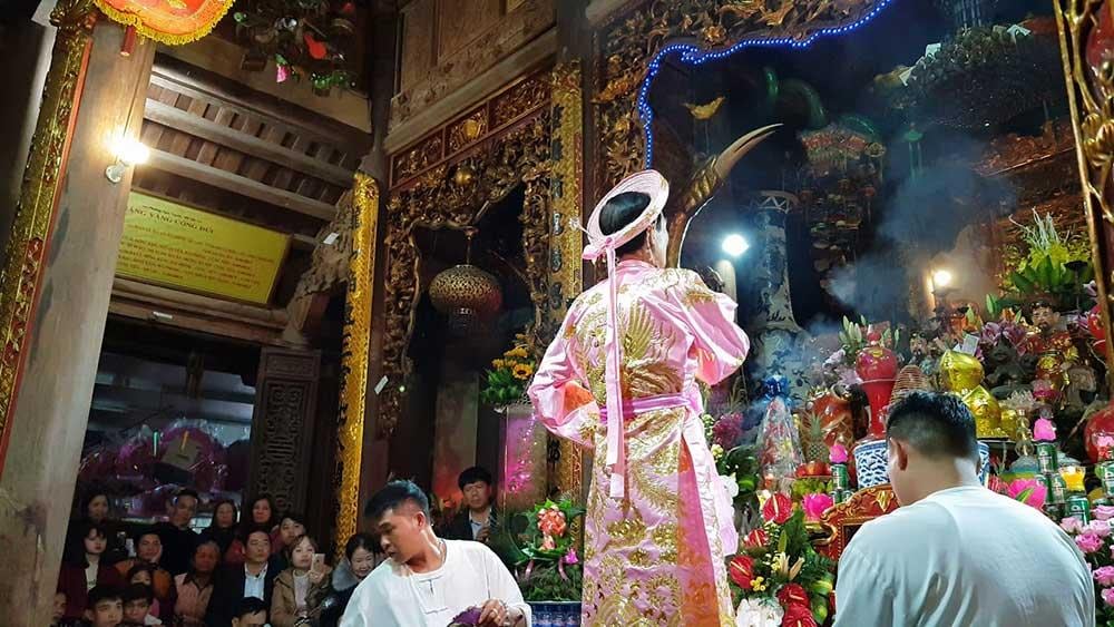 Đến Đồ Sơn chiêm bái đền Cô Chín cầu may mắn